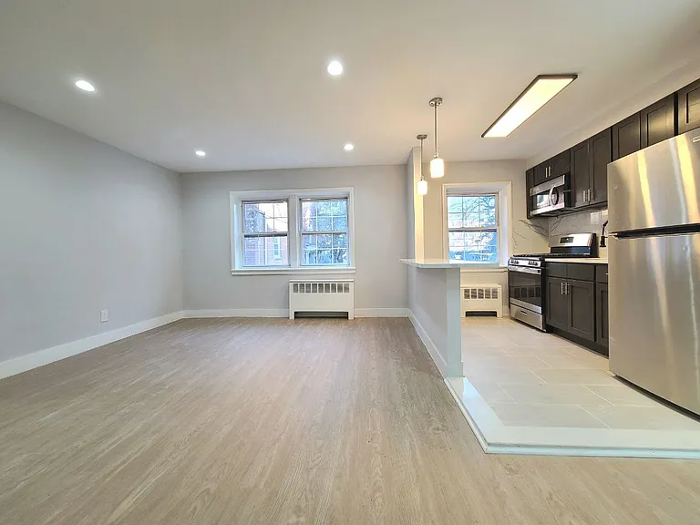 88 Forest Hill Pkwy #21J — Photo 2