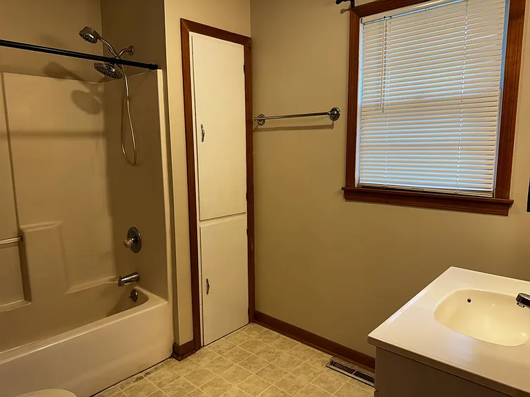 119 S Byers Ave — Photo 5