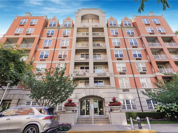 100 Oceana Dr W APT 1B, Brooklyn, NY 11235