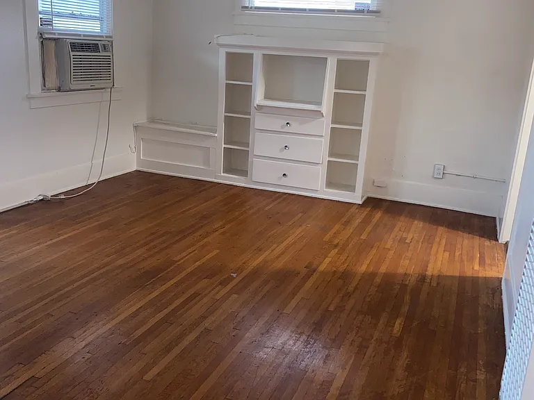 6309 S Gregory Ave #B — Photo 2