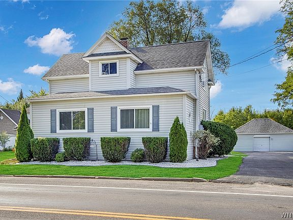 3rd image of 2454 Niagara Rd