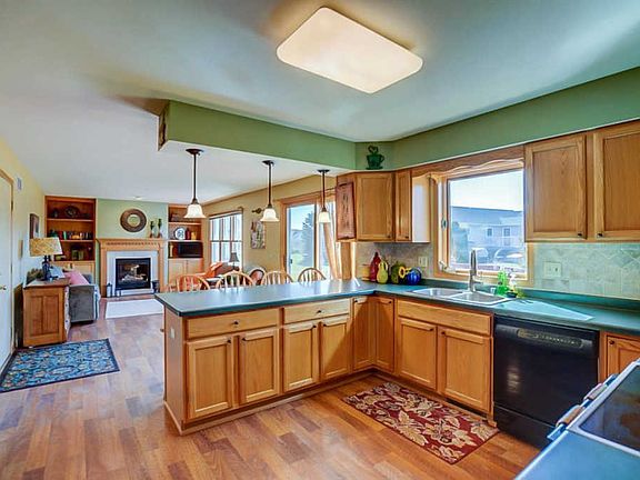 4th image of 716 Paradise Dr