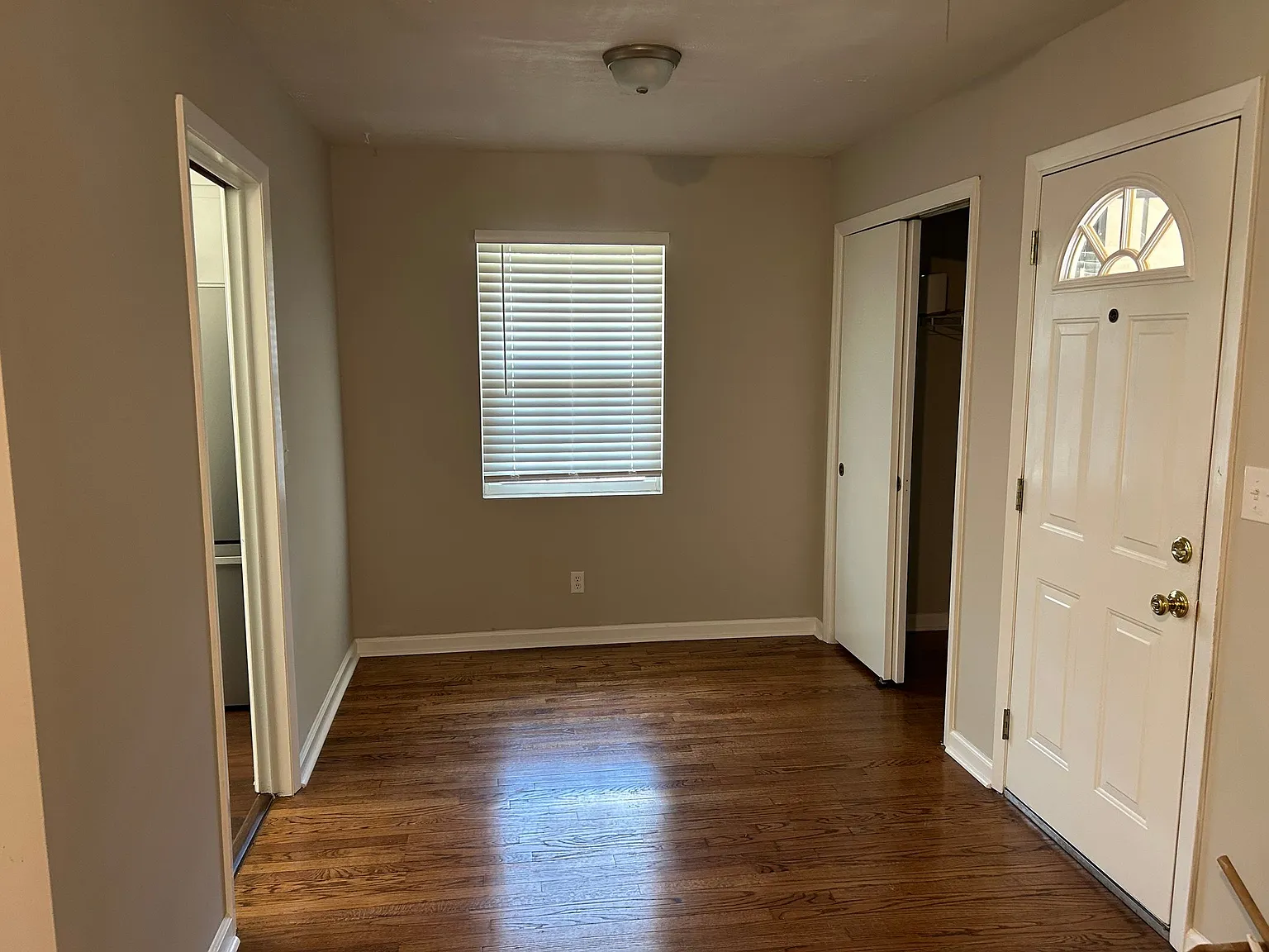 Single story ranch, close to everything! — Photo 3