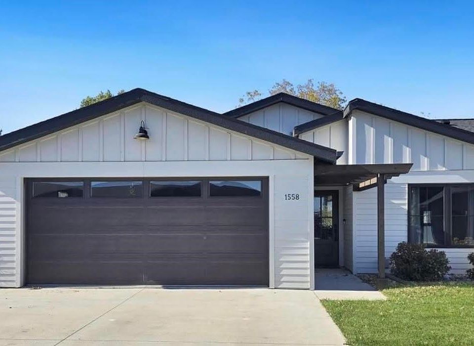 1st image of 1558 Blaines Way