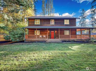 8128 High School Loop NE, Bainbridge Island, WA 98110