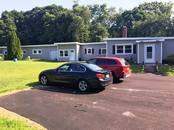 2 Osborne Ln APT 2, Woodbridge, CT 06525