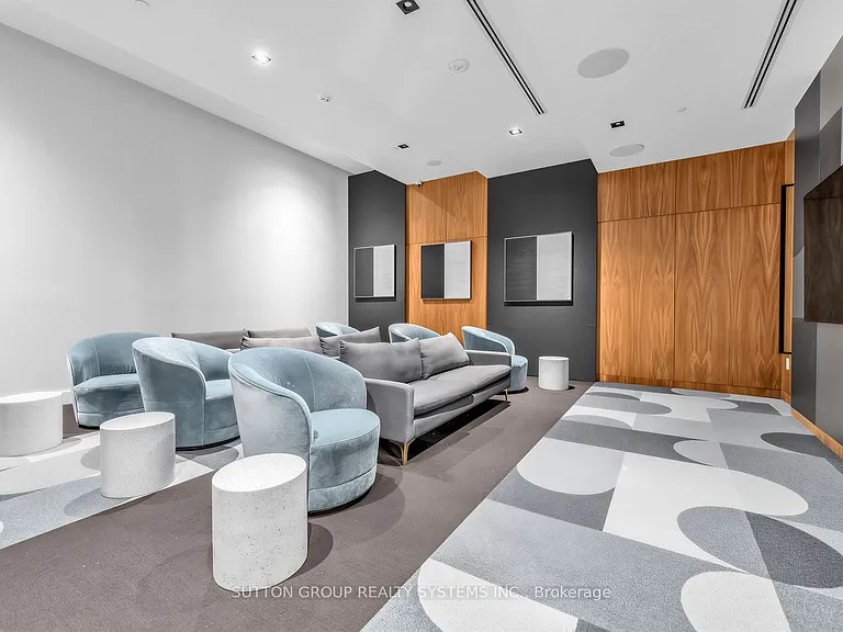 509 Dundas St W #521 — Photo 4