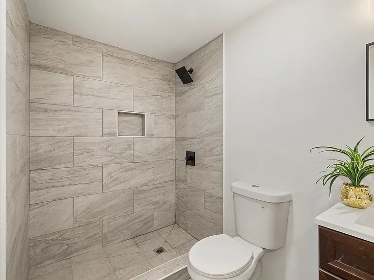 2050 Willowood Dr N — Photo 15