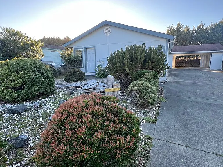2976 Spinnaker Dr — Photo 1