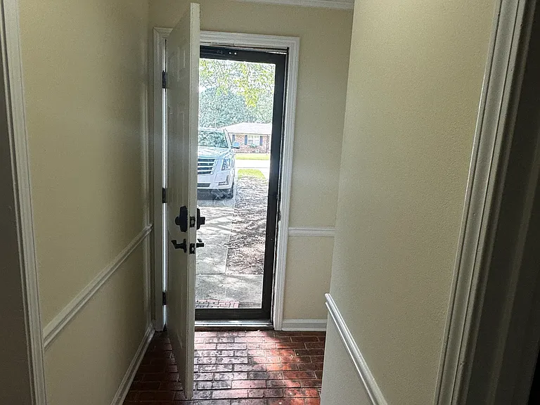 482 Huntington Rd — Photo 18