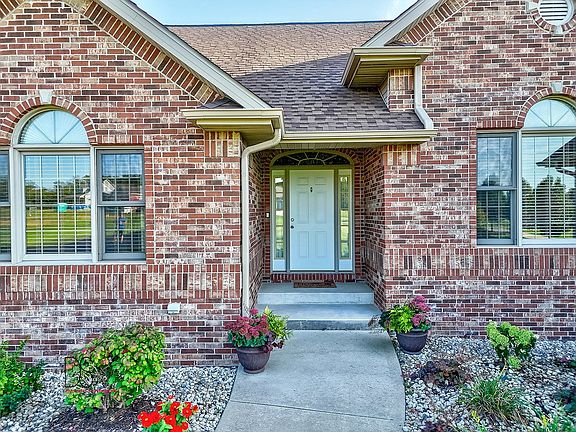 5th image of 2320 Oakwood Ln