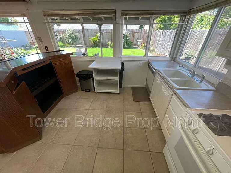 9400 Appalachian Dr — Photo 11