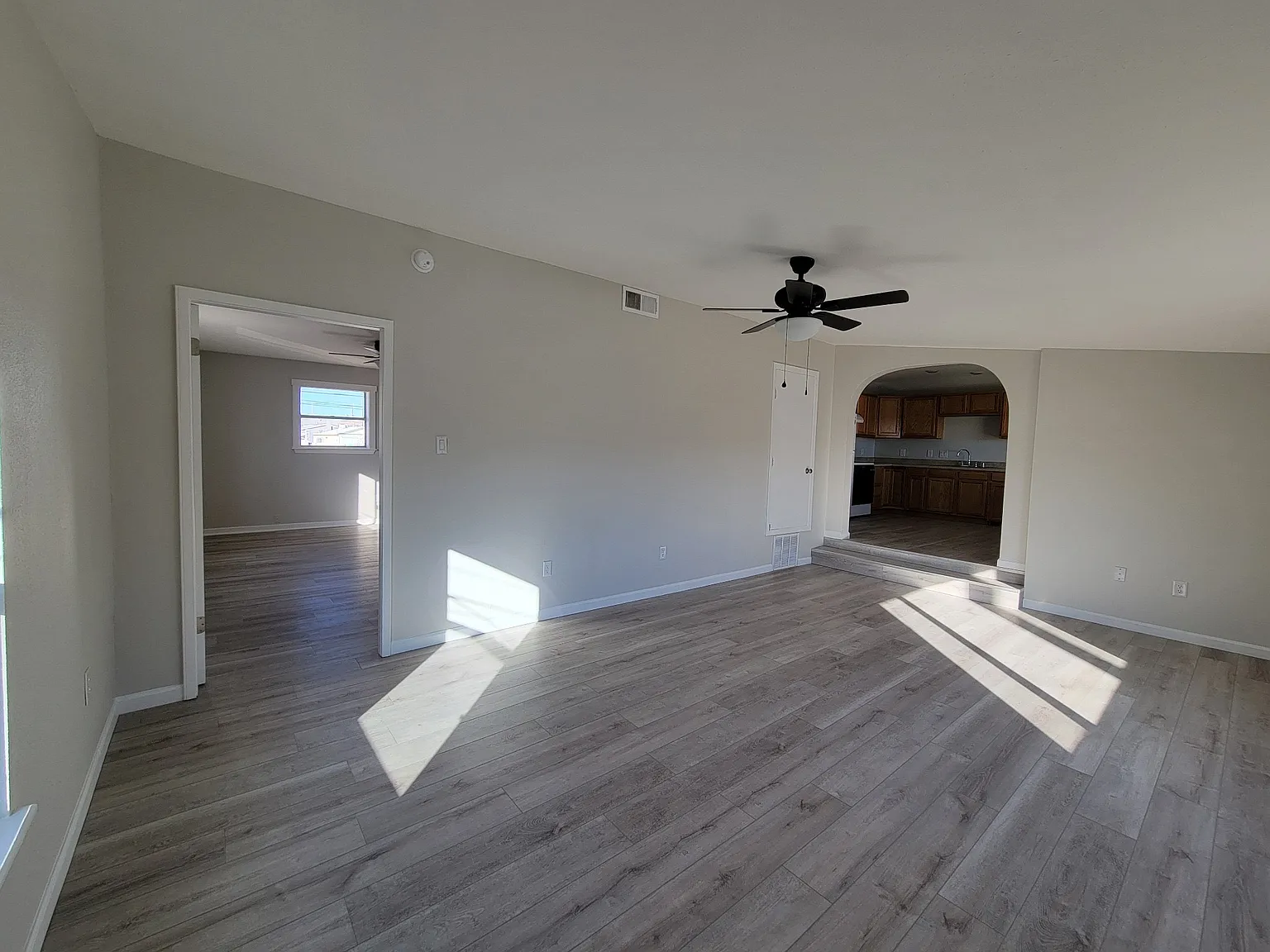 2 bed, 1000 sqft, $1,200 — Photo 1
