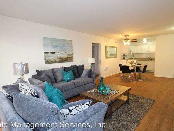 5th image of 18347 Collins St APT 05