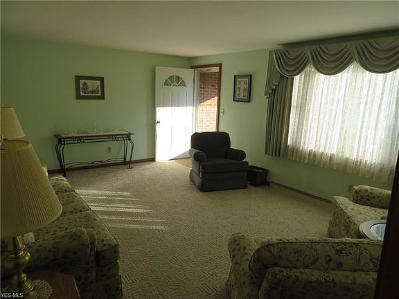 5th image of 1740 Edwards Ave