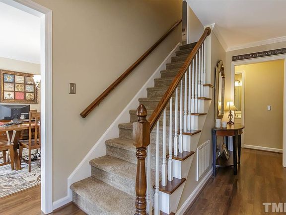 3rd image of 104 Longbrook Dr
