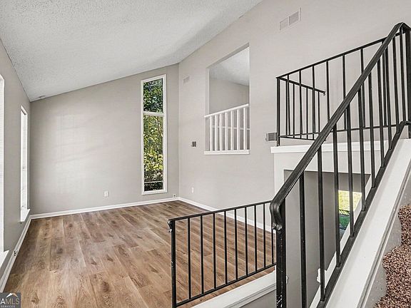 4th image of 40 Chimney Ridge Trl