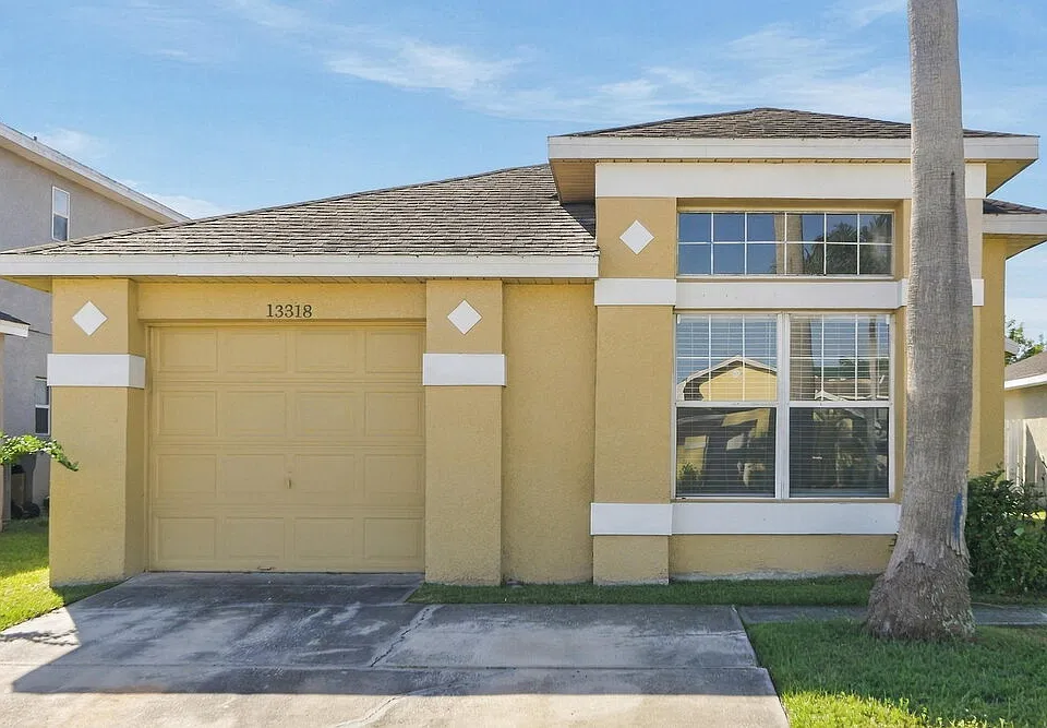 13318 Greenpointe Dr