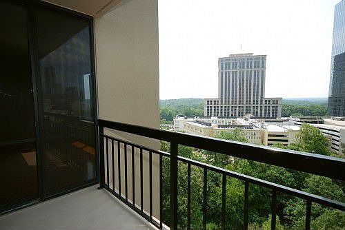 3rd image of 3481 Lakeside Dr NE