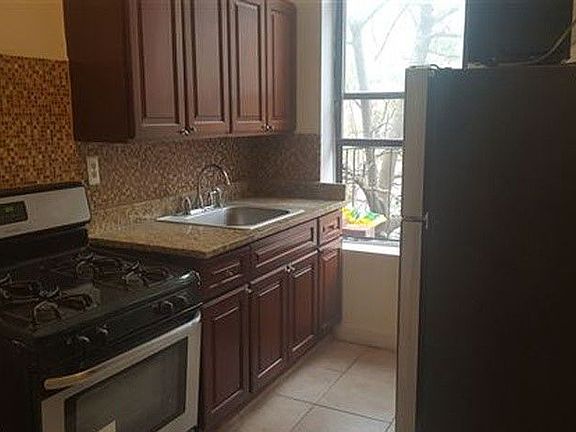 3rd image of 579 Franklin Ave APT 3