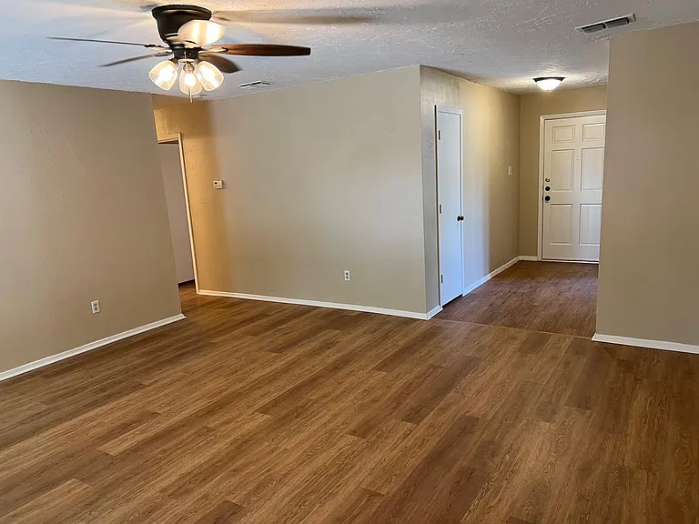 1114 Denmark Dr — Photo 9