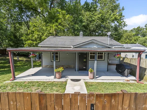 203 S 8th Avenue, Ozark, MO 65721