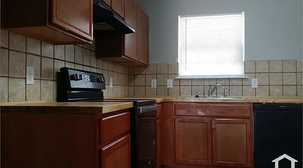 4 bed, 1595 sqft, $1,995 — Photo 2