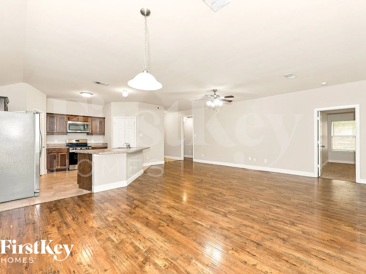 3 bed, 2.0 bath, 2162 sqft, $2,035 — Photo 3