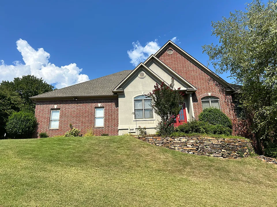 115 Noyant Dr