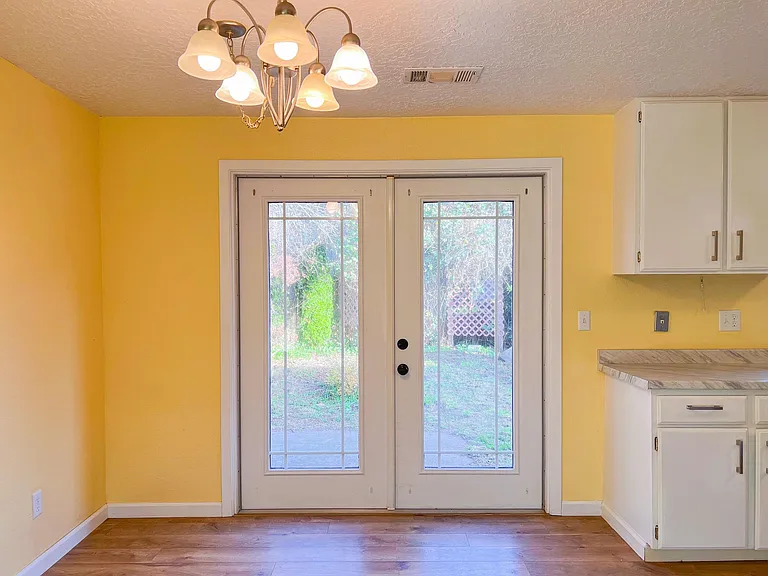 1725 Camellia Dr — Photo 8