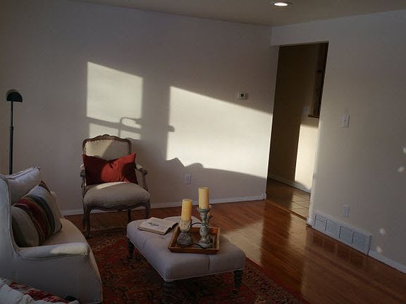 4th image of 993 Pennings Ave
