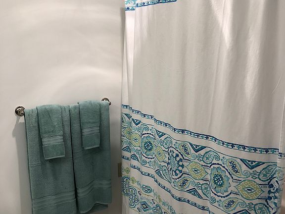 33 Downstairs full bath