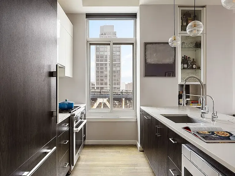 85 Adams St #8D — Photo 3