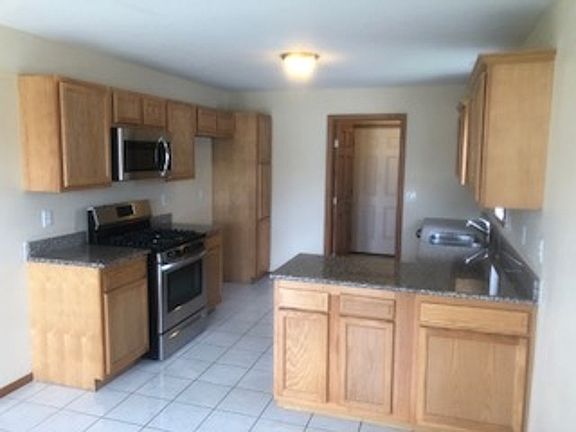 3rd image of 15603 Summerbrooke Ln