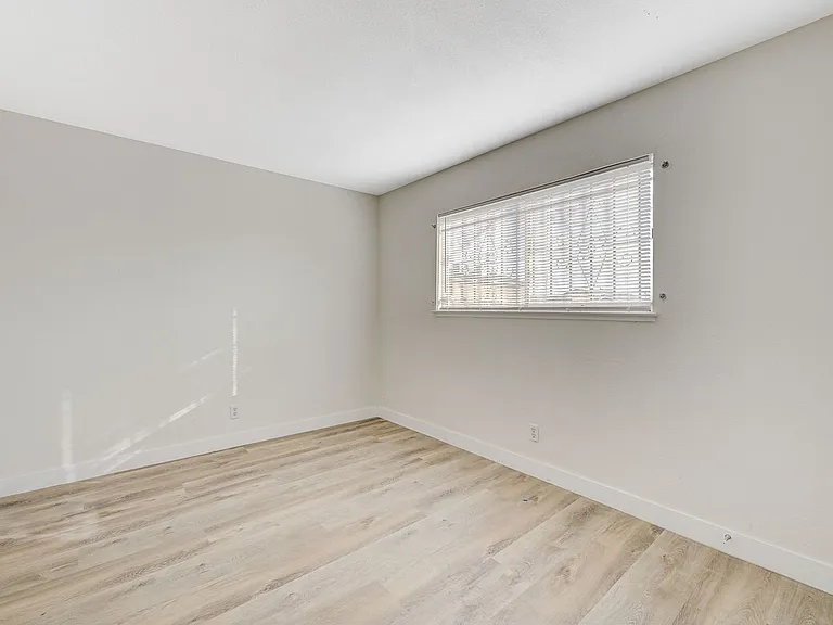 893 W Bartlett Ave — Photo 24