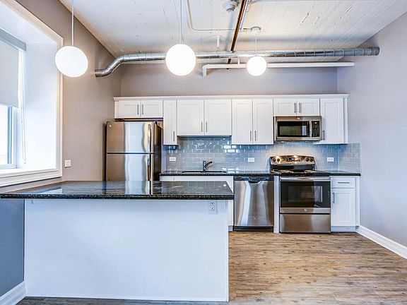 2nd image of 1665 Main St #201