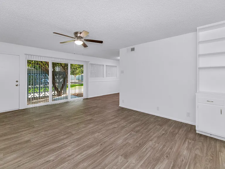 The Phoenix Apartments on 6th Avenue — Photo 8