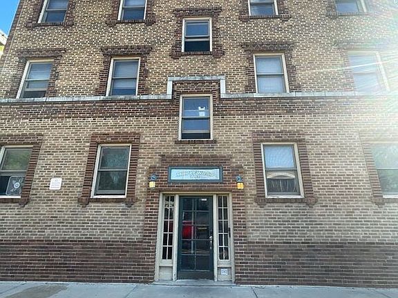 2nd image of 625 W Maple Ave APT 2C