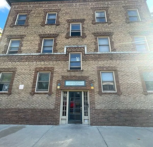 625 W Maple Ave #2C — Photo 2