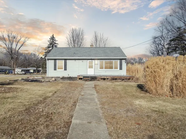 1327 Banks St, Rockford, IL 61102