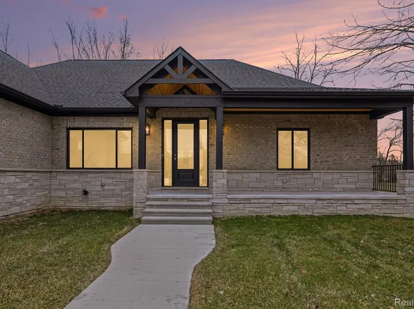 55390 Jewell Rd, Shelby Township, MI 48315