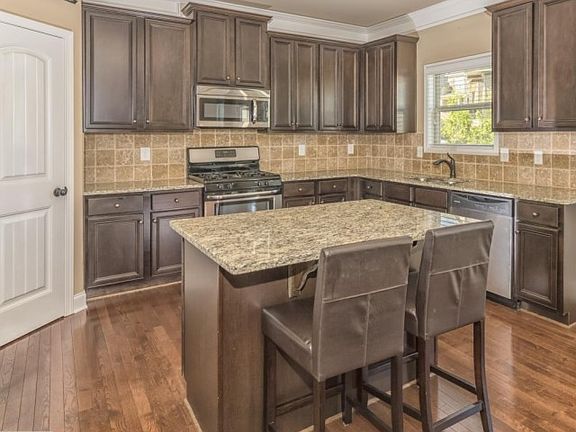 3rd image of 105 Abbey Gardens Ln