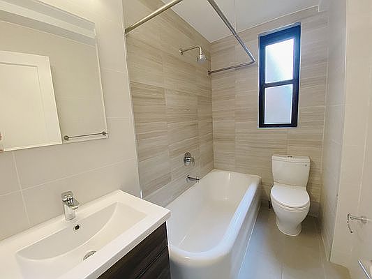 5th image of 400 E 58th St APT 5F