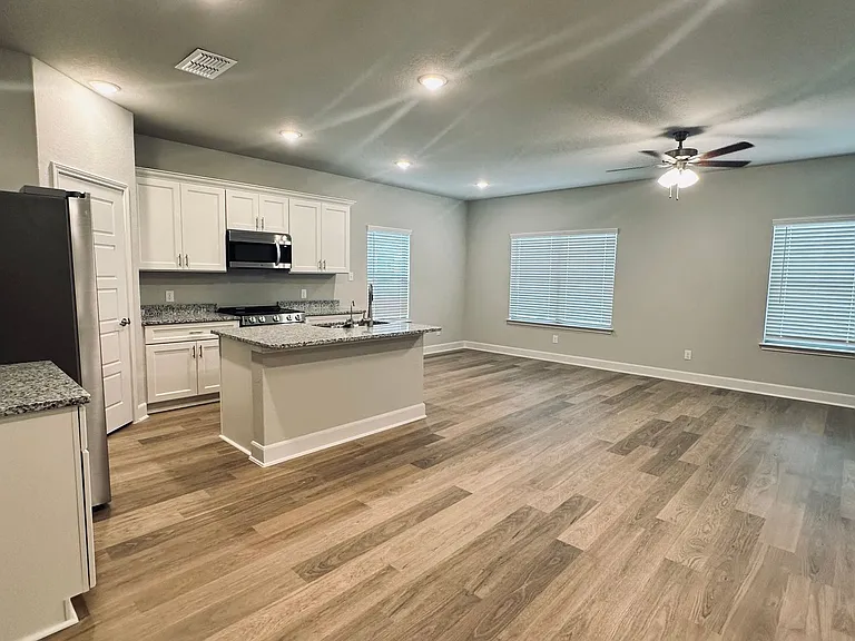 7157 Magnolia Vlg #201 — Photo 3