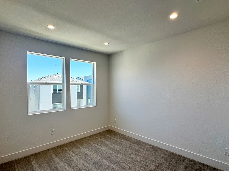 5017 Seashell Ter — Photo 32