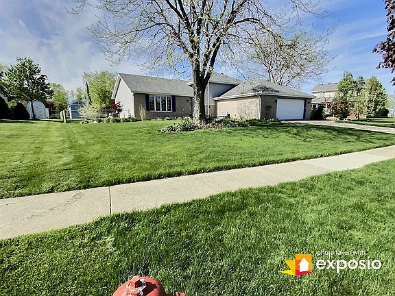 3rd image of 2525 Kingsway Ave