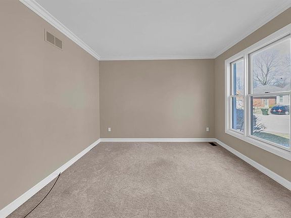 3rd image of 13537 Woodland Ct
