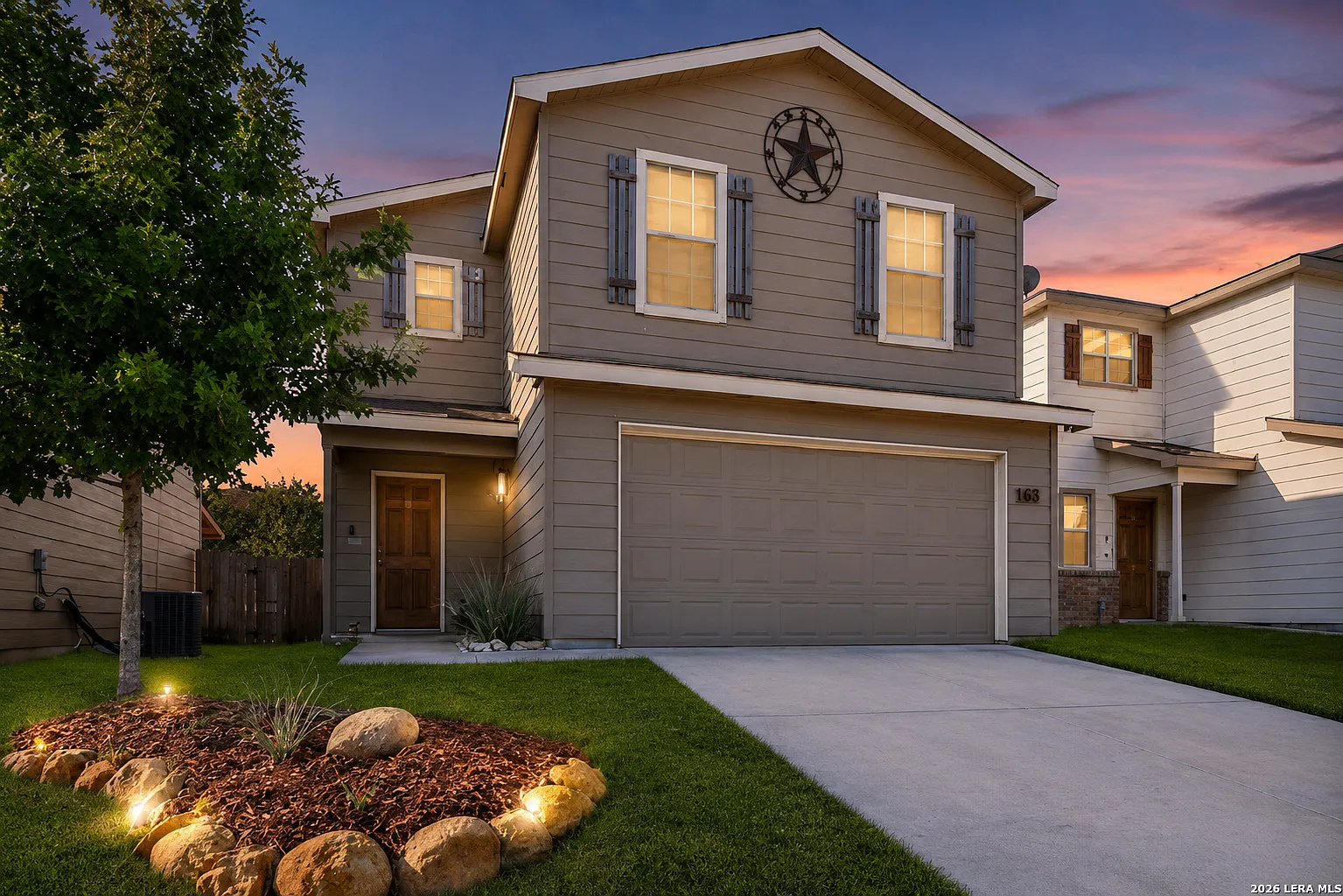 3 bed, 2.5 bath, 1600 sqft, $1,999 — Photo 1