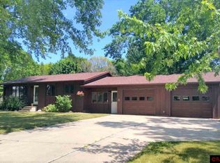 900 1st St SW, Fairfax, MN 55332