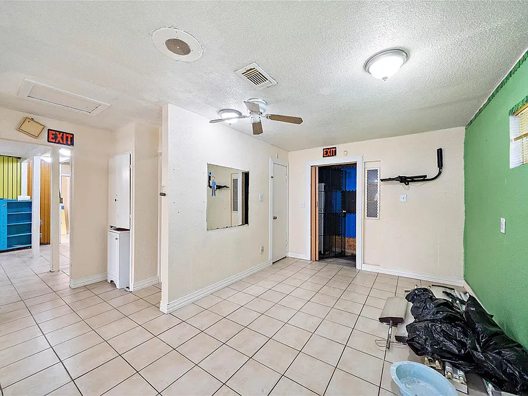 5639 Overdale St — Photo 14
